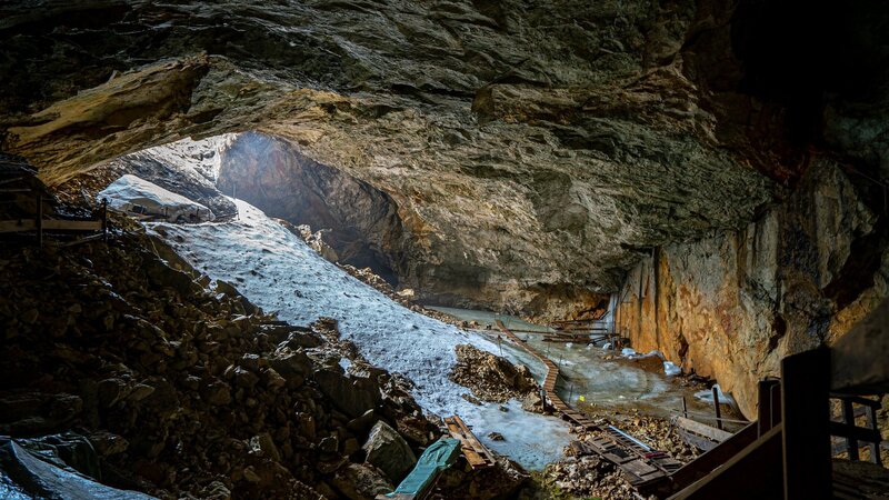 Bergtour mit Zwischenstopp: Zu Besuch in der Schellenberger Eishöhle