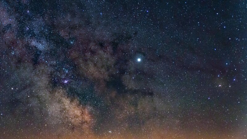 Die Jupitermonde mit dem Fernglas beobachten