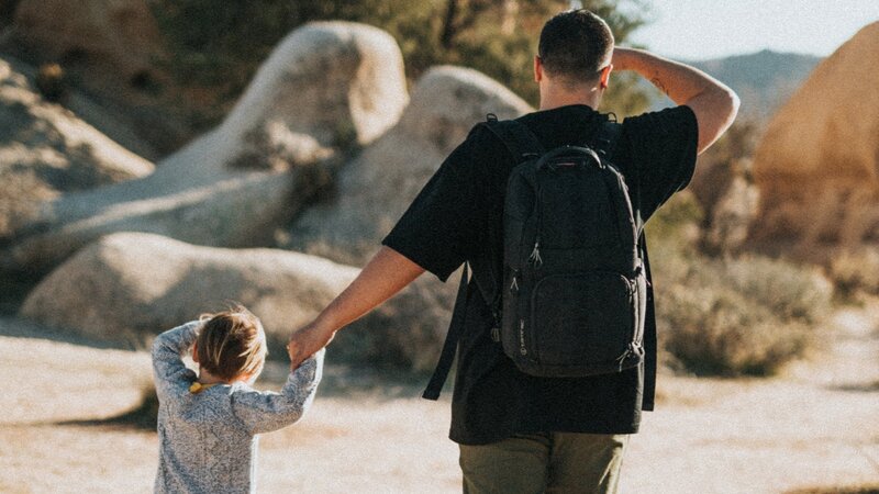 Naturerlebnisse mit Kindern: 5 Spiele & Bastelideen, wie Sie mit Kindern die Natur entdecken können