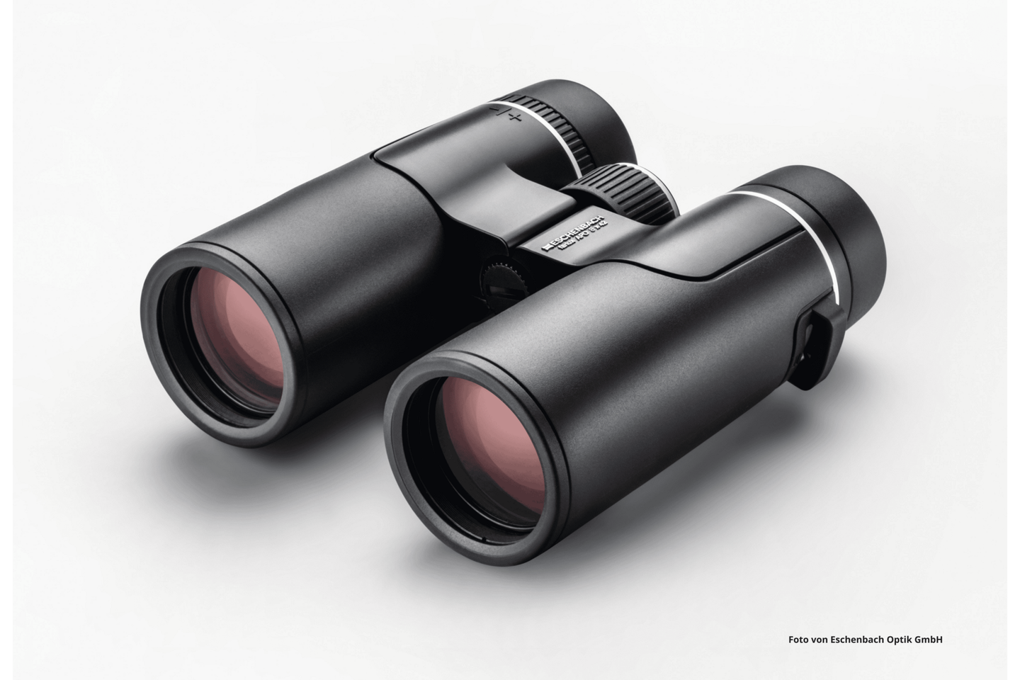 Das Foto zeigt das Fernglas farlux® APO 8 x 42 von Eschenbach Optik.